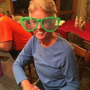 Meet your Posher, Elaine